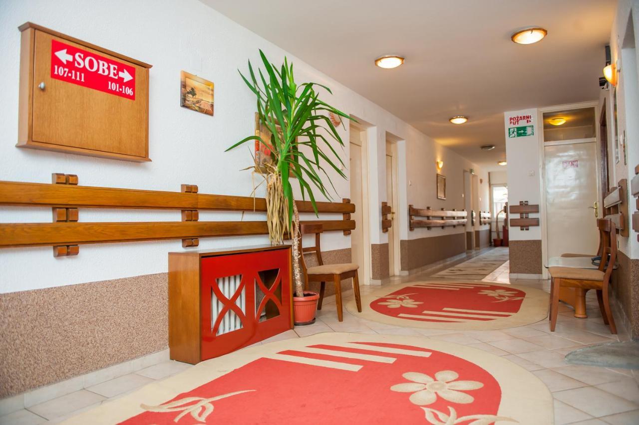 Prenociste "Nacional" Hotel Prnjavor Buitenkant foto