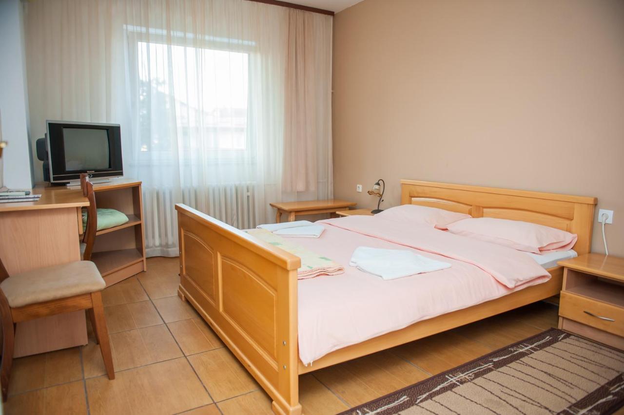 Prenociste "Nacional" Hotel Prnjavor Buitenkant foto