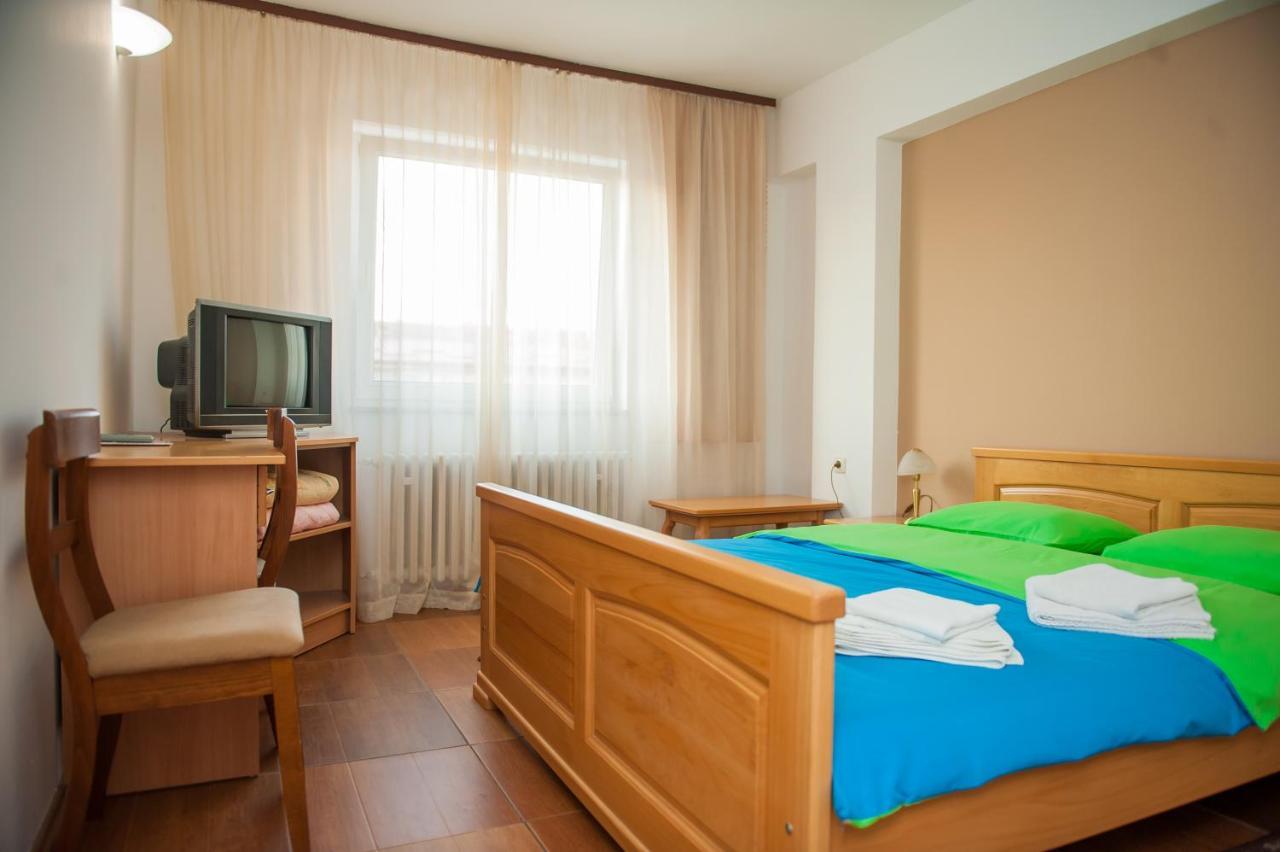 Prenociste "Nacional" Hotel Prnjavor Buitenkant foto