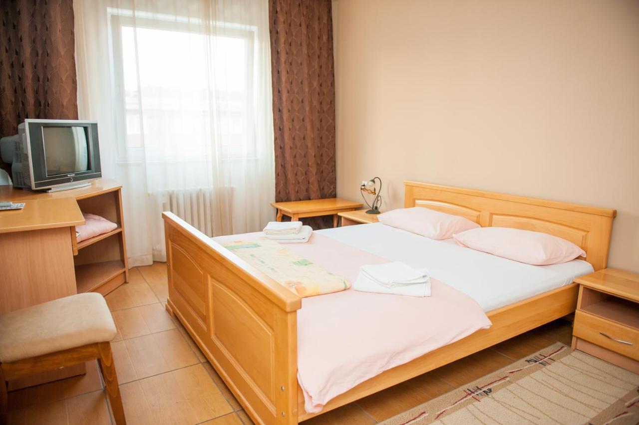 Prenociste "Nacional" Hotel Prnjavor Buitenkant foto