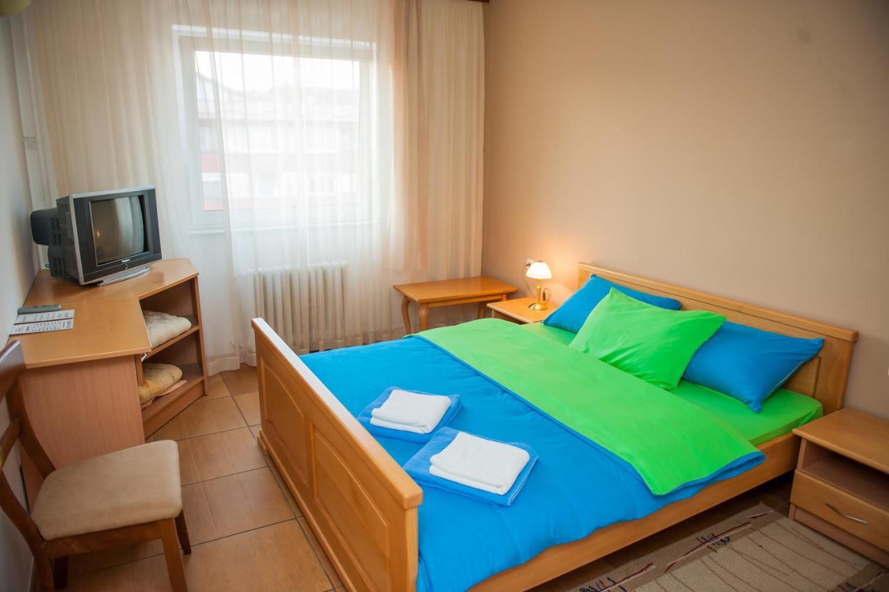 Prenociste "Nacional" Hotel Prnjavor Buitenkant foto