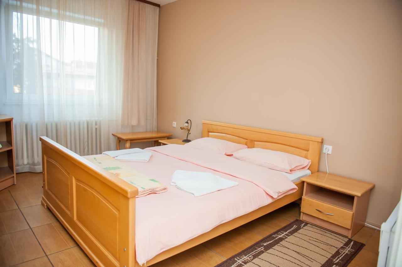 Prenociste "Nacional" Hotel Prnjavor Buitenkant foto